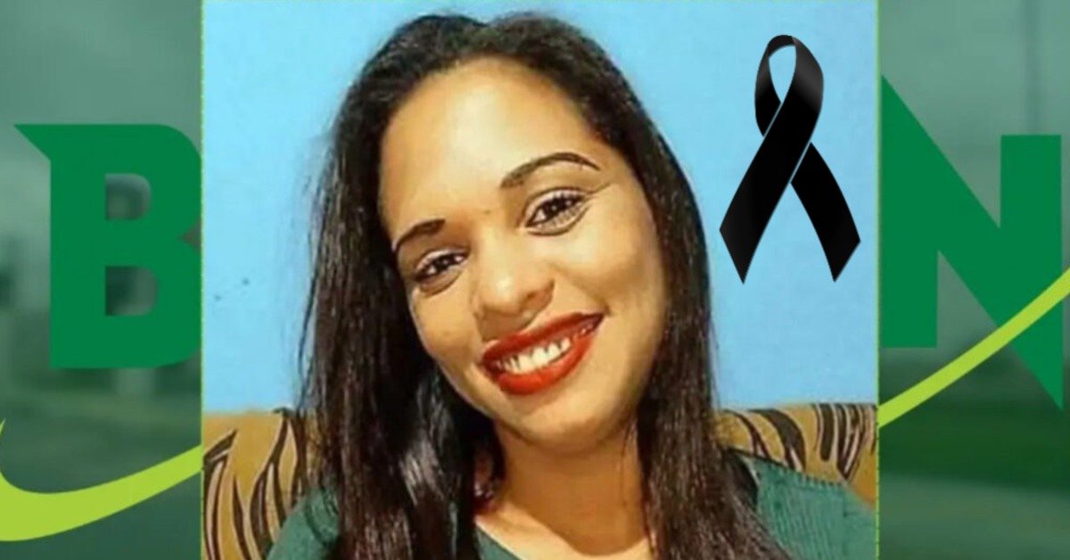 Jéssica Novais, de 33 anos, morreu após ser queimada pelo ex-companheiro em Eunápolis, e o suspeito segue foragido.