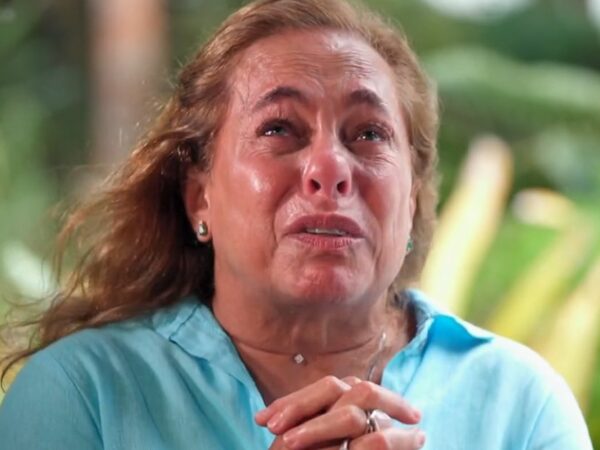 A atriz é muito querida no meio artístico.