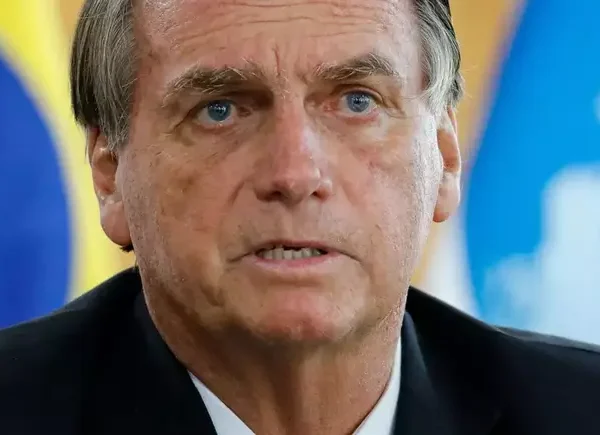 Vidente dos famosos, Chaline Grazik prevê infecção generalizada em Bolsonaro e alerta gera polêmica