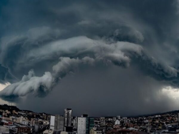 Mais detalhes sobre a formação do ciclone que irá se formar no final de semana e qual deverá ser a sua rota. População segue acompanhando as informações.