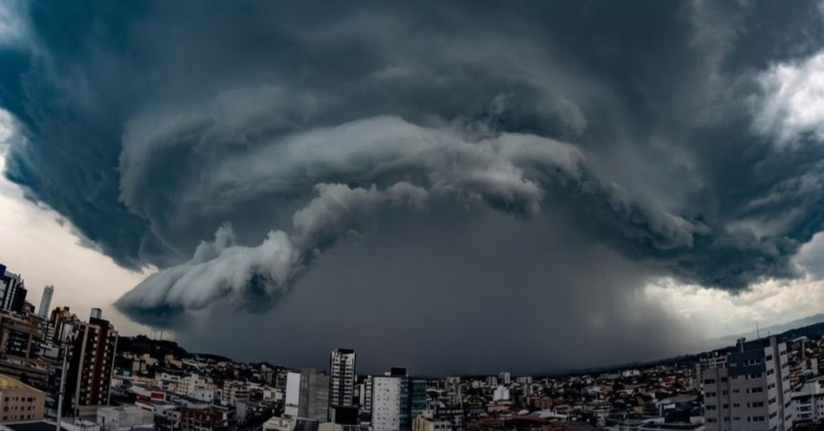 Mais detalhes sobre a formação do ciclone que irá se formar no final de semana e qual deverá ser a sua rota. População segue acompanhando as informações.