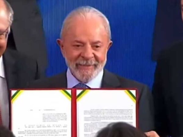 Lula sancionou uma nova lei que poderá alterar a vida de milhões de brasileiros e mais detalhes do que teria acontecido são divulgados.