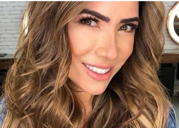 Filha de Silvio Santos, Patrícia Abravanel assumiu a apresentação do programa que leva o nome do pai.